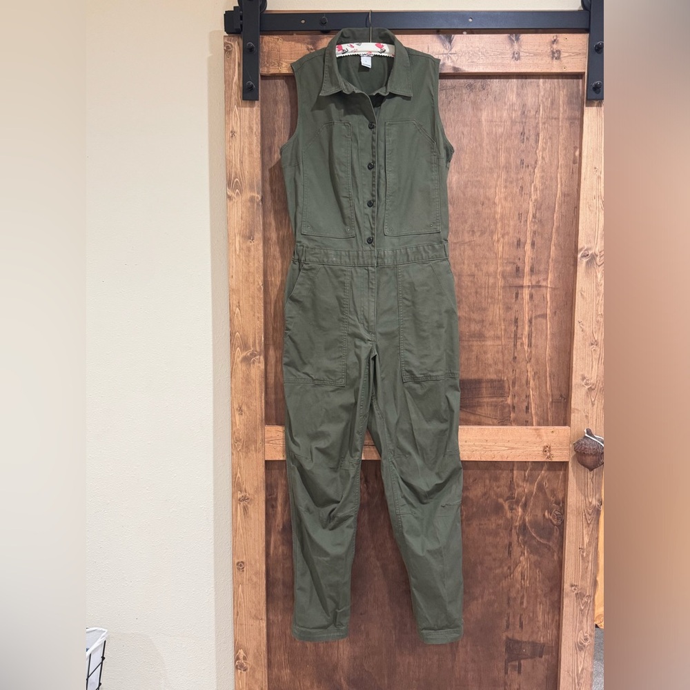 Women's Duluth Coveralls. Major green, size small.
